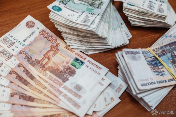Зарплату более 1 млн рублей ежемесячно получают около 11 тысяч россиян