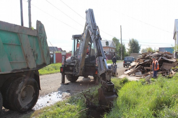 Водоотводные канавы начали расчищать в частном секторе Первомайского района в Ижевске