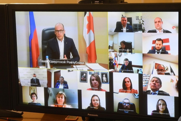Александр Бречалов провел онлайн-встречу с руководителями обществ людей с ОВЗ