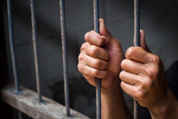 Жителя Удмуртии приговорили к 2 годам лишения свободы за  нападение на полицейского