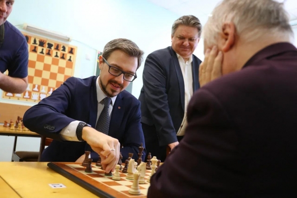 Республиканские соревнования по шахматам в Удмуртии посетил чемпион мира Анатолий Карпов 