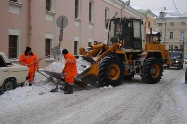 Автовладельцев Удмуртии будут штрафовать за помехи в уборке снега 