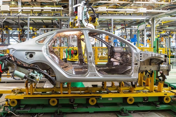«АВТОВАЗ» объявил о возобновлении производства автомобилей на заводах в Ижевске и Тольятти