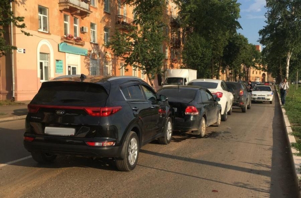 В Воткинске на улице столкнулись сразу 4 иномарки
