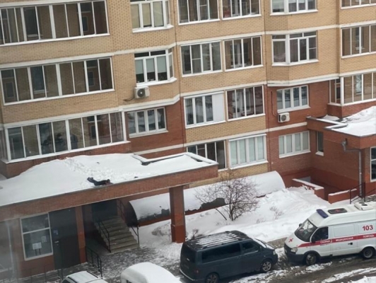 СК проводит проверку по факту падения пенсионера из окна многоэтажки в Ижевске 