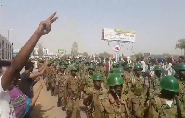 СМИ: В Судане произошел военный переворот