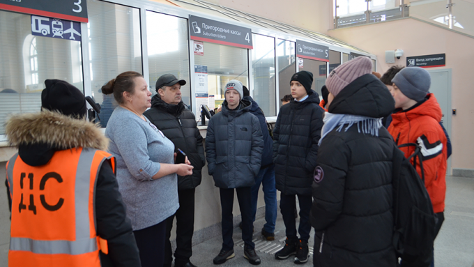 Работники ГЖД рассказали Ижевским школьникам о железнодорожных профессиях
