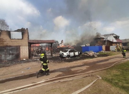 Два дома и автомобиль сгорели в Старом Игермане в Удмуртии