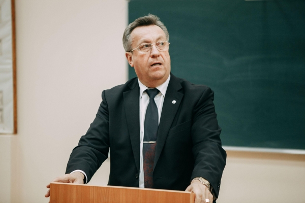 Валерий Грахов покидает должность ректора ИжГТУ