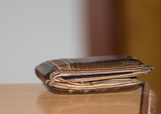 Деньги на кредиты и коммуналку: как жители Удмуртии тратят свои доходы