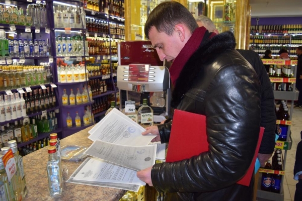 Штрафы на сумму более 700 тысяч рублей наложили за нарушения в сфере оборота алкогольной продукции в Удмуртии
