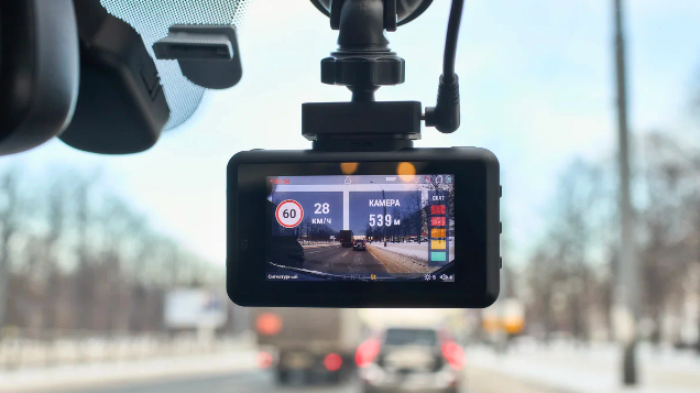 Ирина Волк: Новые правила не запрещают установку видеорегистраторов на лобовое стекло автомобилей