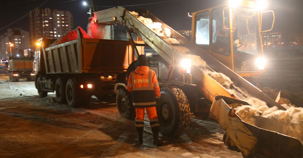 140 единиц дорожной техники работали минувшей ночью на дорогах Ижевска