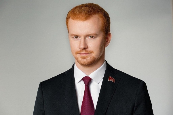 Депутат от КПРФ Денис Парфенов высказался о судьбе «военного налога»